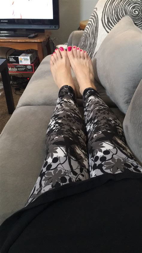 leggings footjob